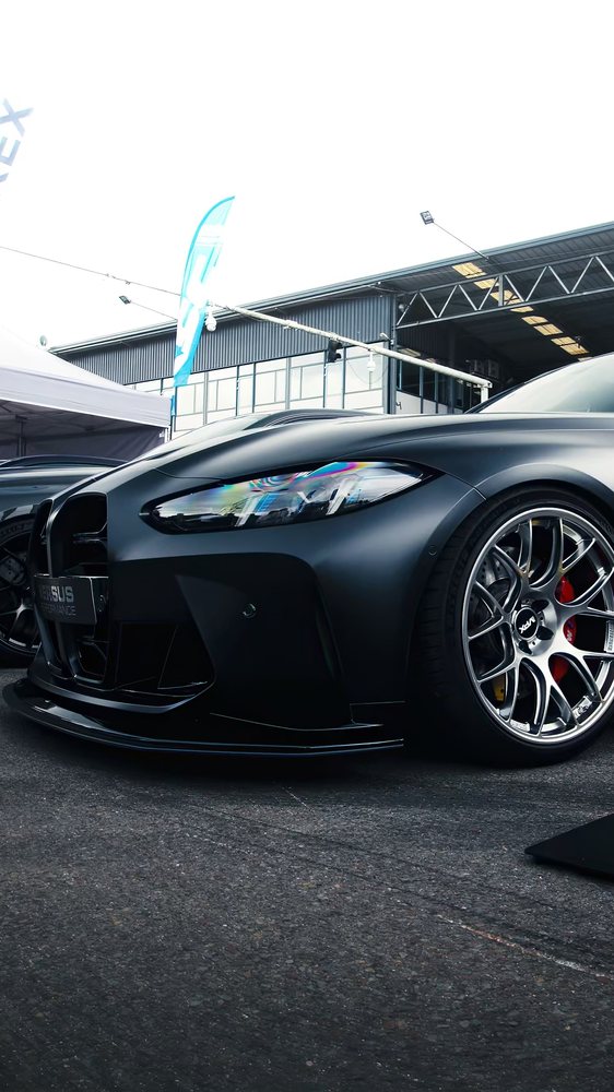 Zwarte BMW M3 Touring op de pitstraat van Bimmerfest